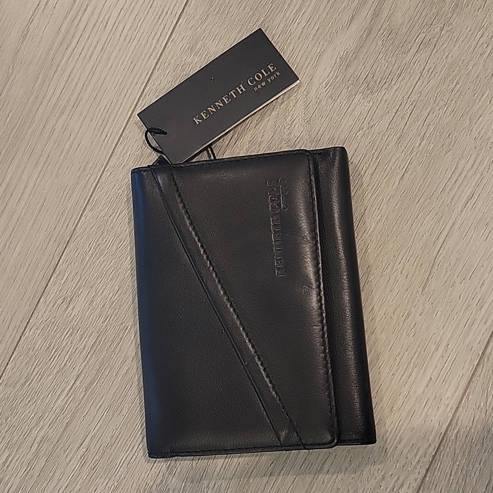 NWT Kenneth Cole Wallet
